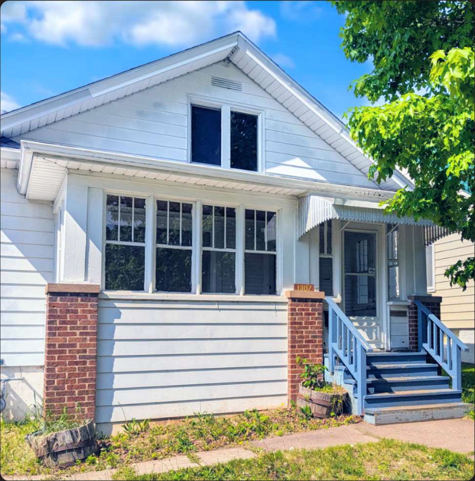 1307 N 20th Ave E – Available Now!