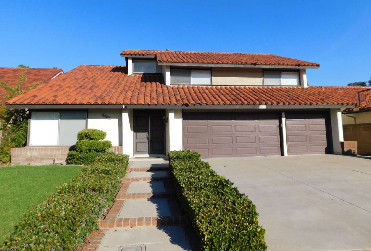 Spacious 4 bedroom 2.5 bath two story house in the city of Mission Viejo.