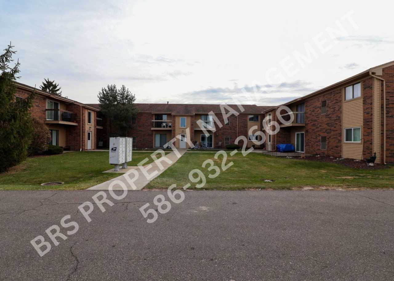 Beautifully Remodeled 2-Bedroom Condo in Fraser, MI