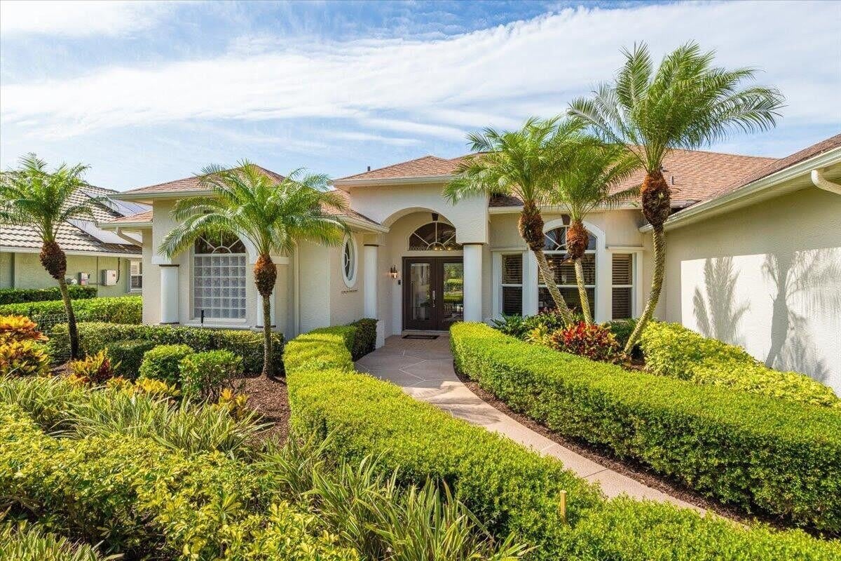 212 SW Whitewood Drive