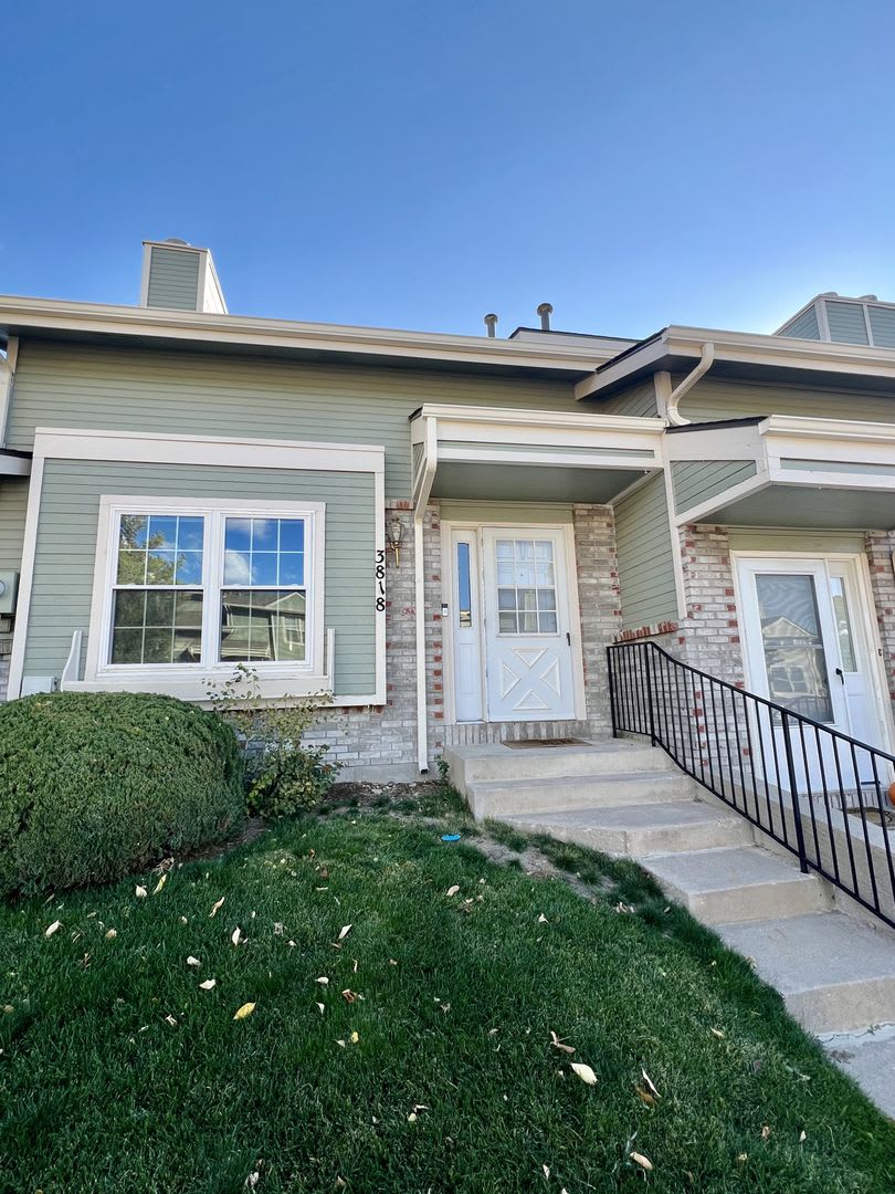 Beautiful townhome available in D20 Briargate!