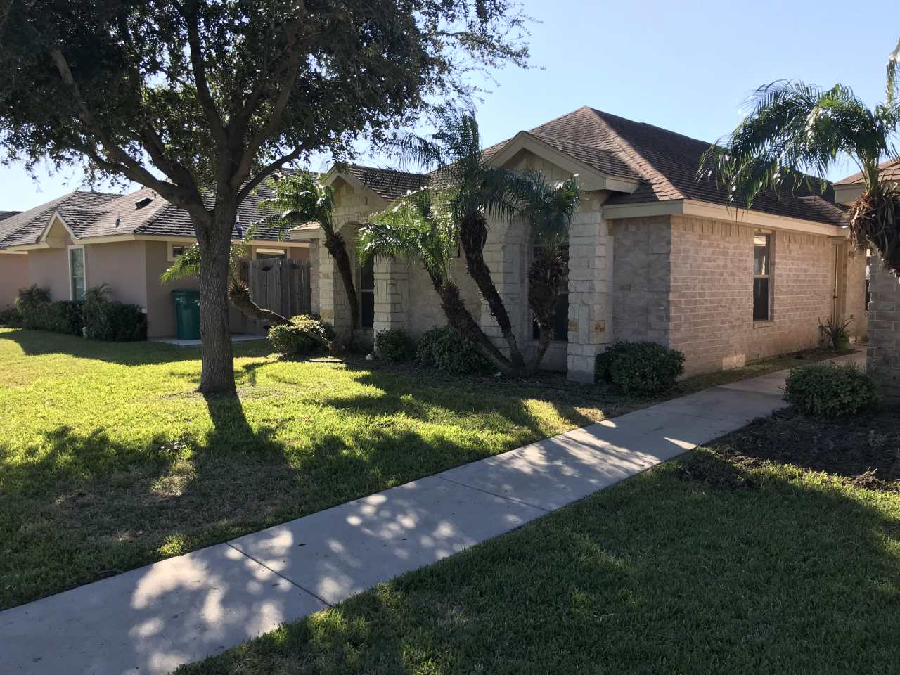 2201 North Dahlia Street