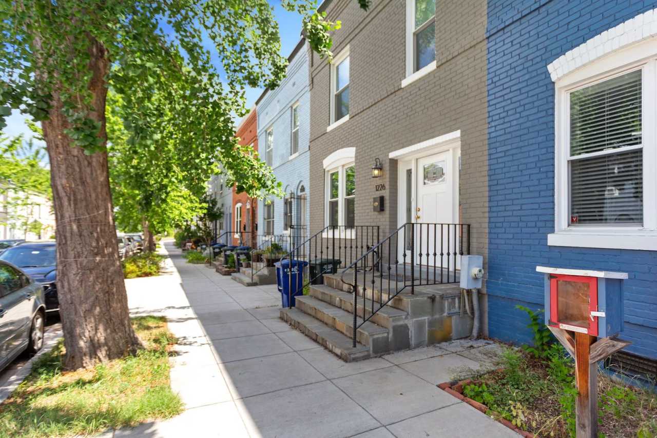 Available Now! 5 Minute Walk From Nats Park- 20 minute walk from Capitol Hill- 3 Bedroom 2.5 Bathroom Row House // SW Waterfront // Beautiful Renovations  Parking Included!