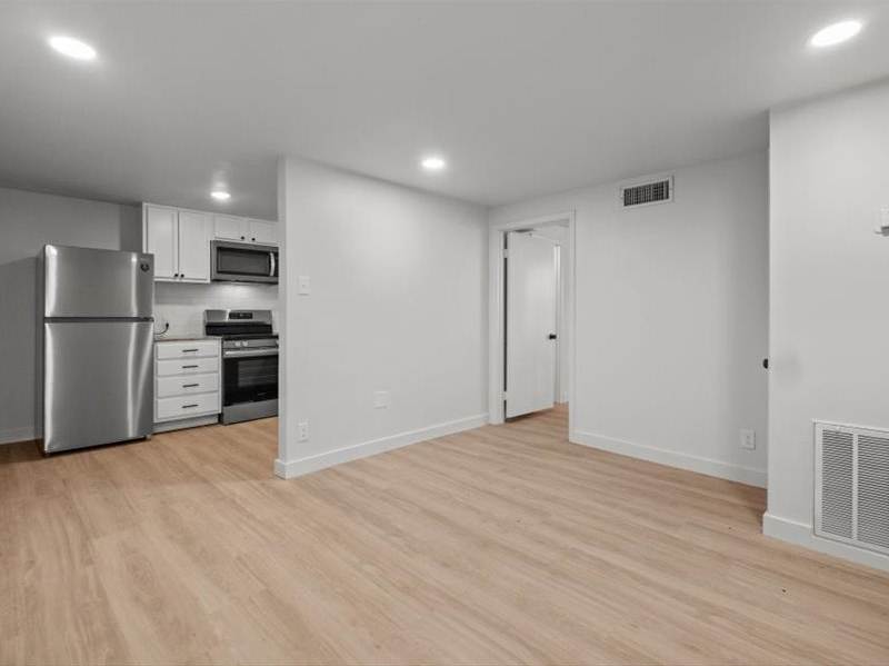 519 W Houston Street, A