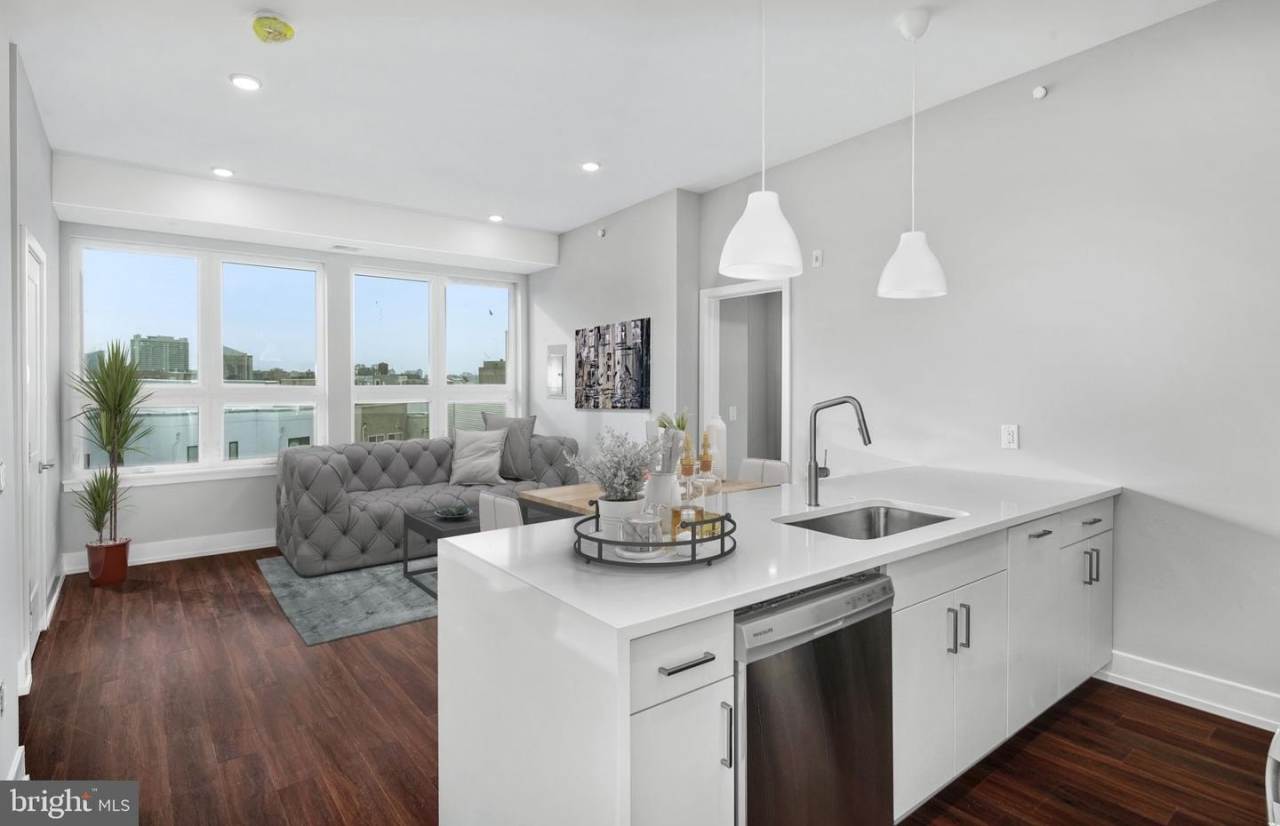 1527-29 RIDGE AVE #2C