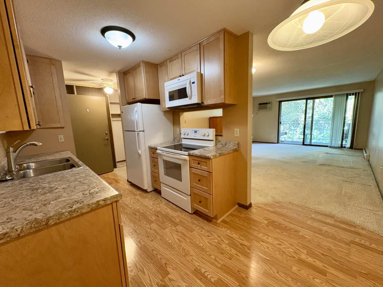 135 Viking Dr E Apt 208