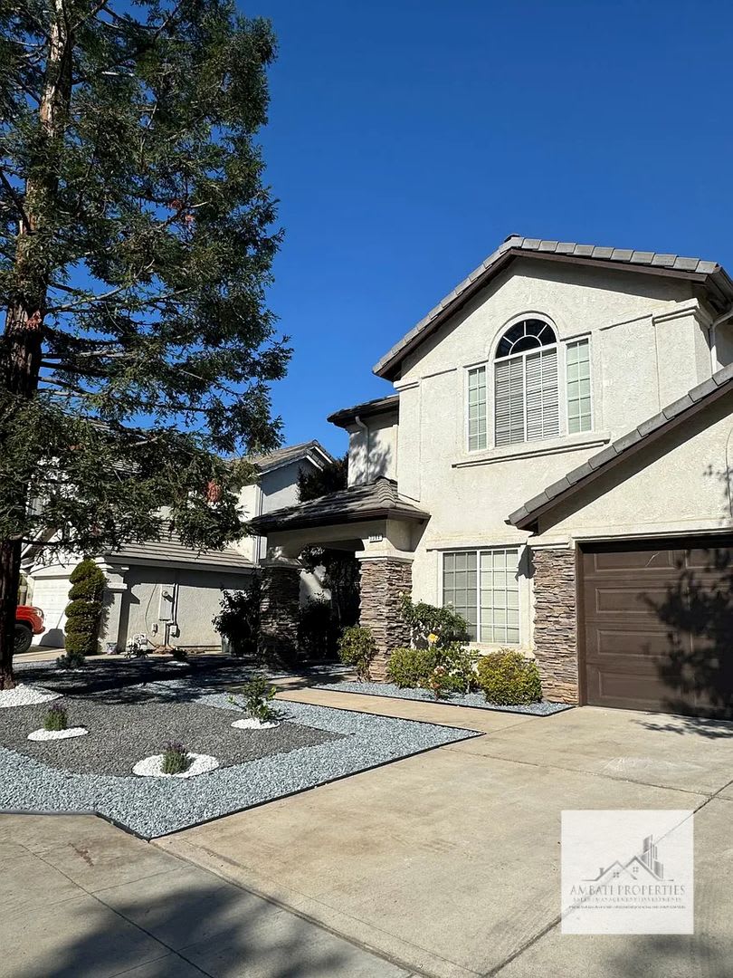 Beautiful Four Bedroom Home in Clovis North School District!
