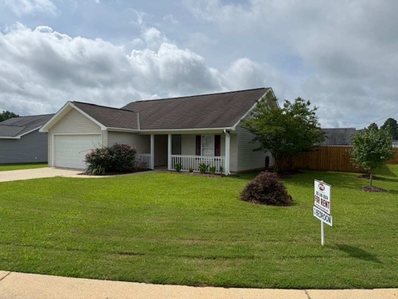 Cozy 3 Bed 2 Bath Home Available Now thru July 2026!
