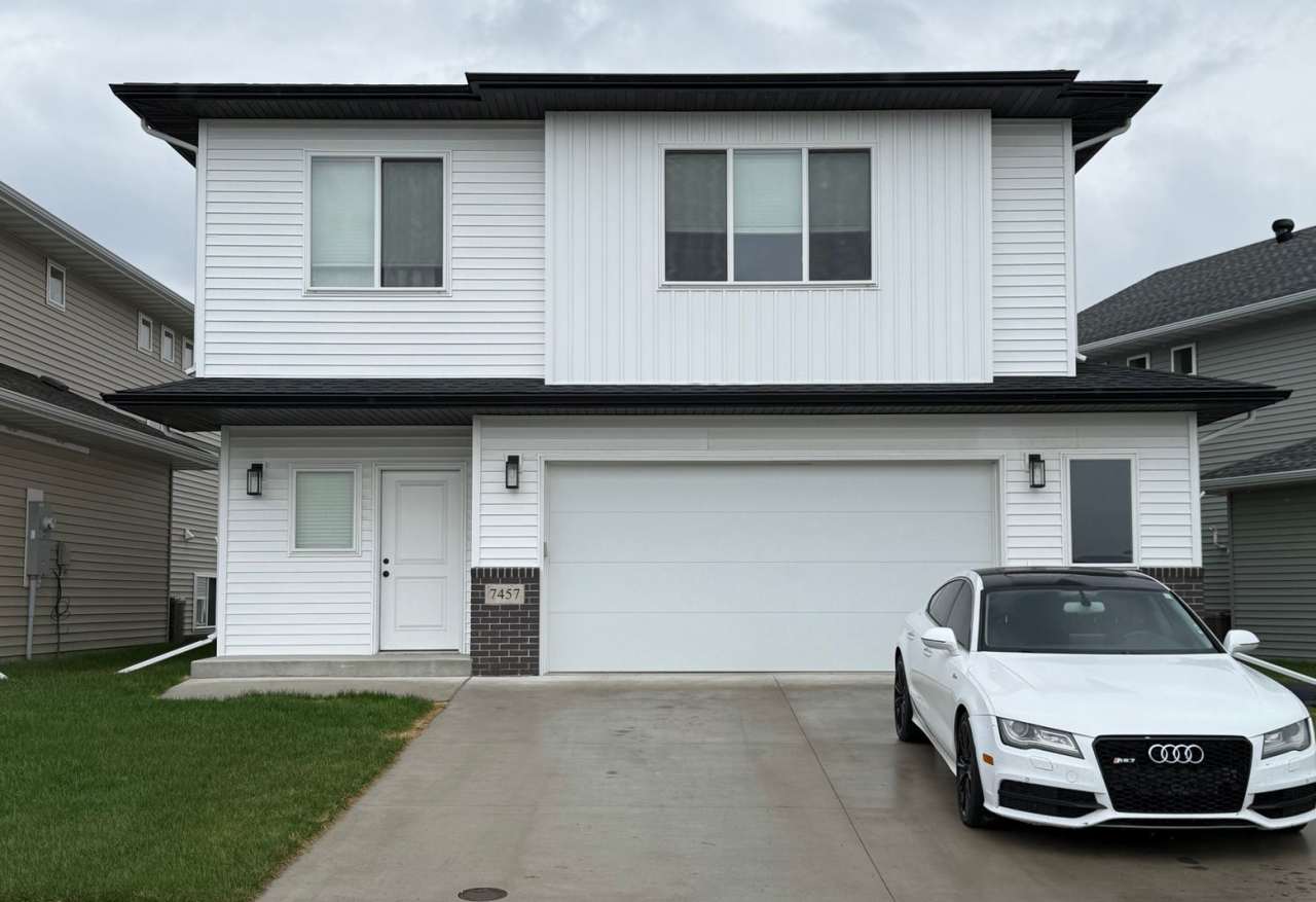 4-bedroom, 3-bathroom South Fargo Single-Family Home w/ 2 Stall Garage