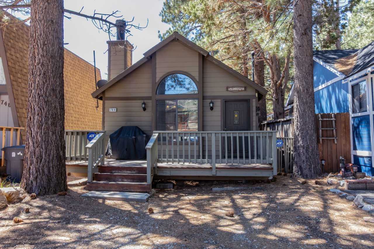 Cozy Home for Rent in Big Bear City