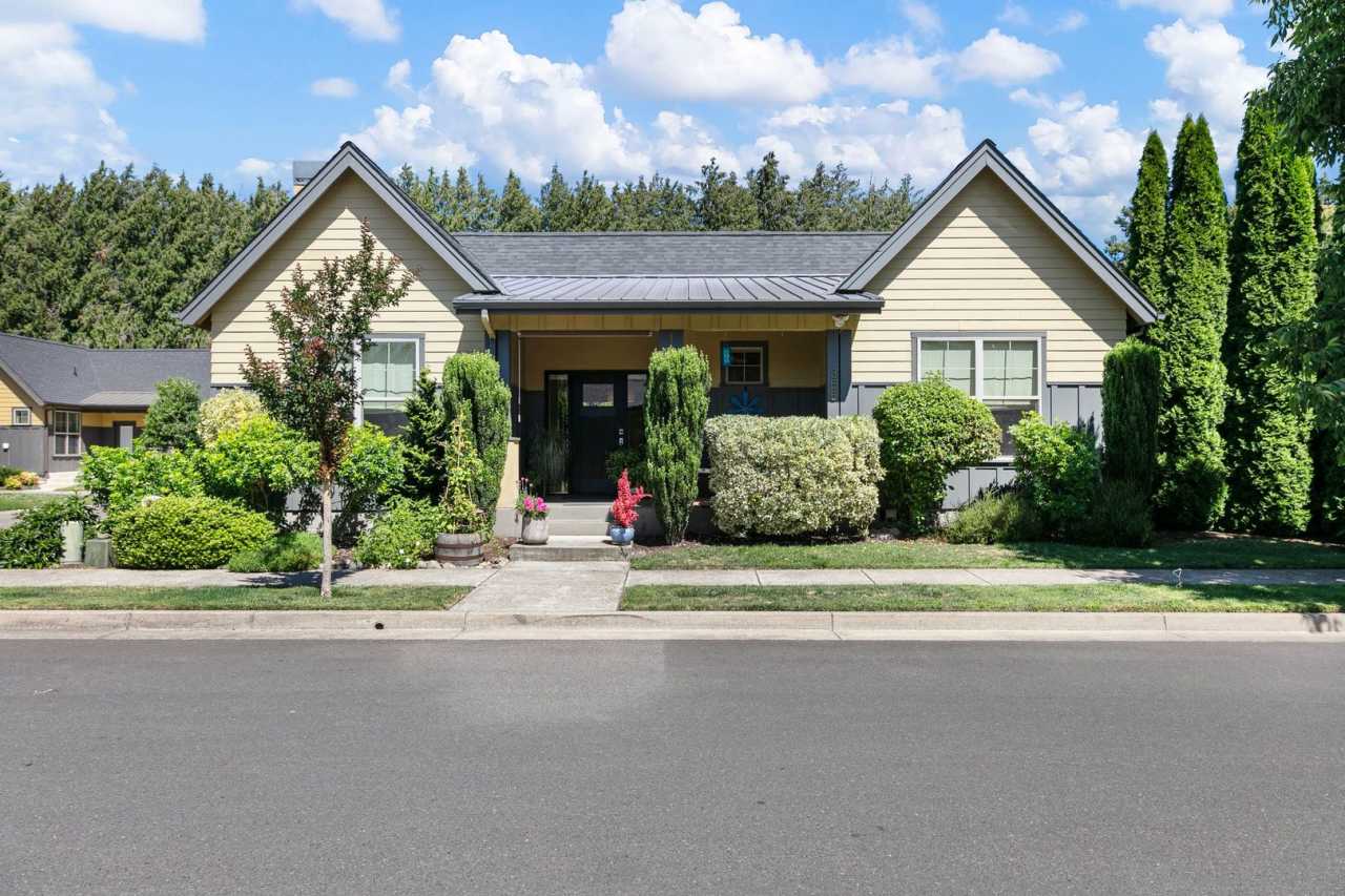 3 Bedroom/ 2 Bath Stunning Home in Eugene, OR - available NOW