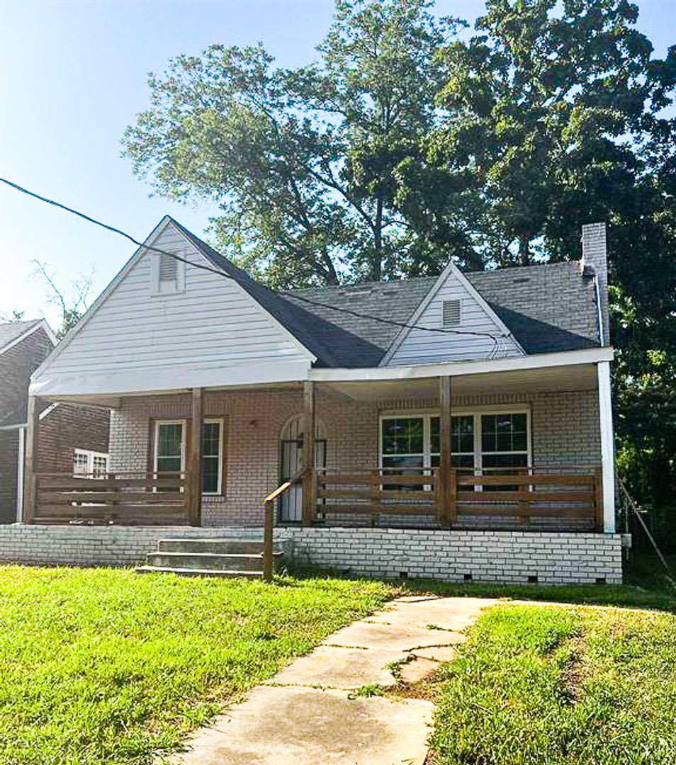 3 Bedroom / 1 bath home, move in Ready!