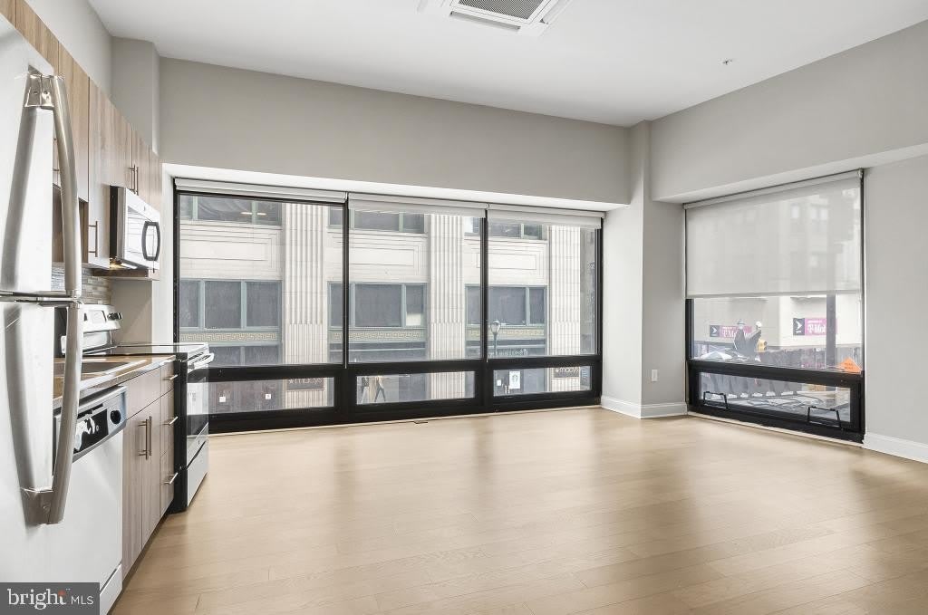 1300-6 CHESTNUT Street unit: 902