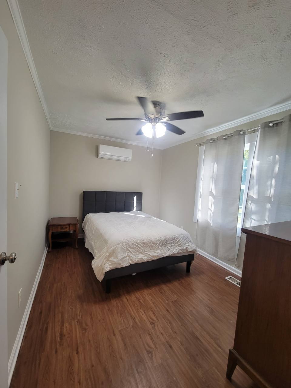 2404 Edison Street - Room C