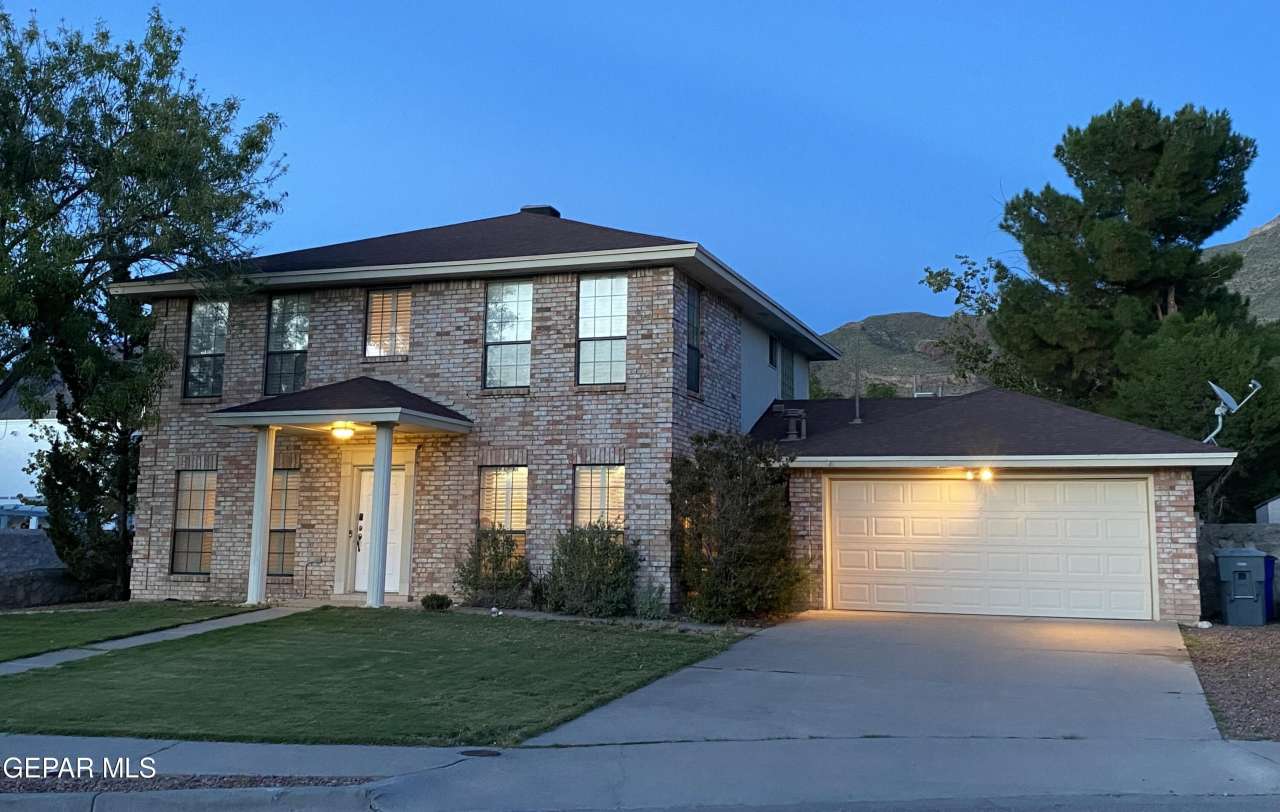 858 VIA REDONDA Court