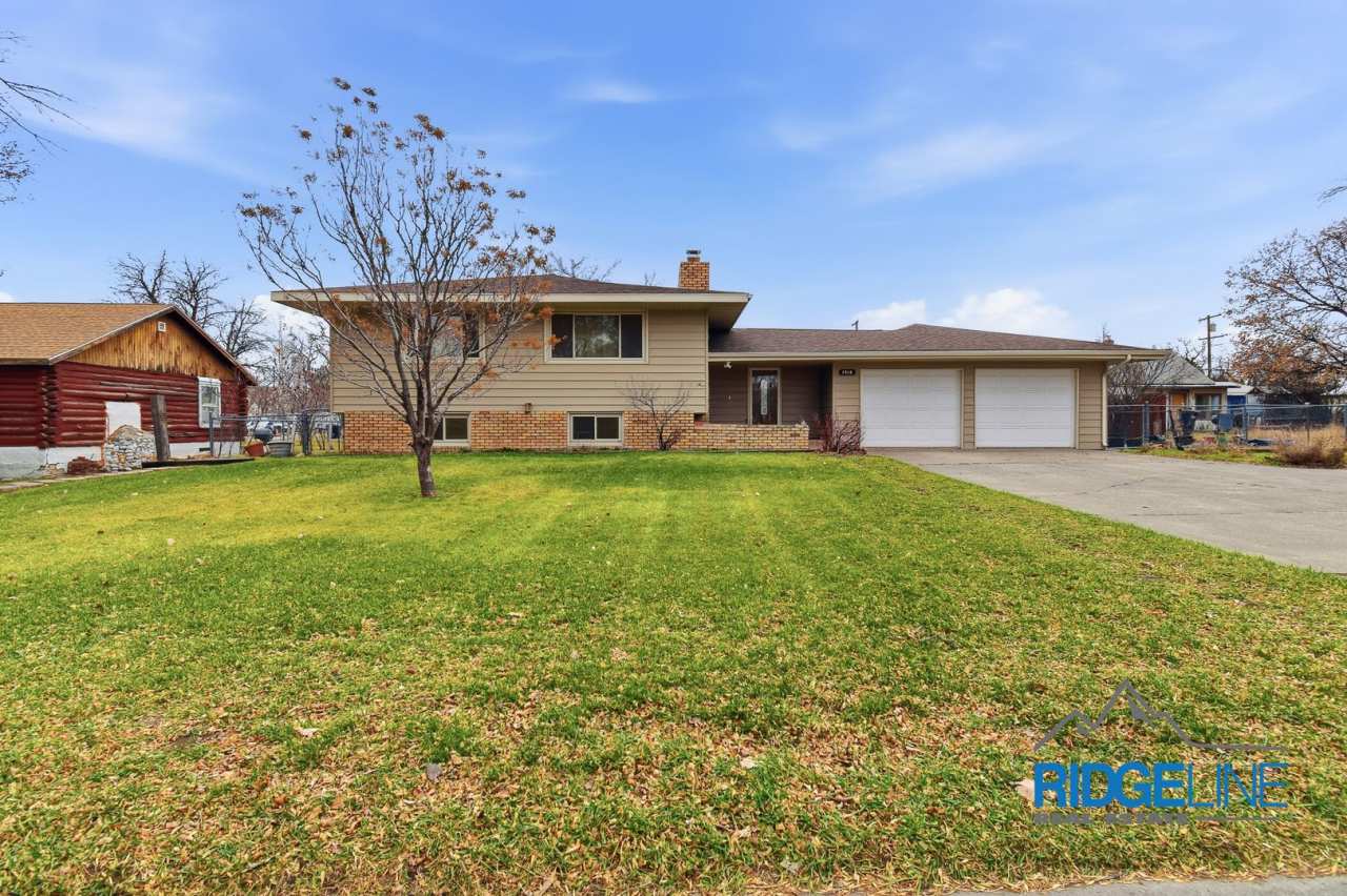 Sunnyside single family home with oversized 2 car garage