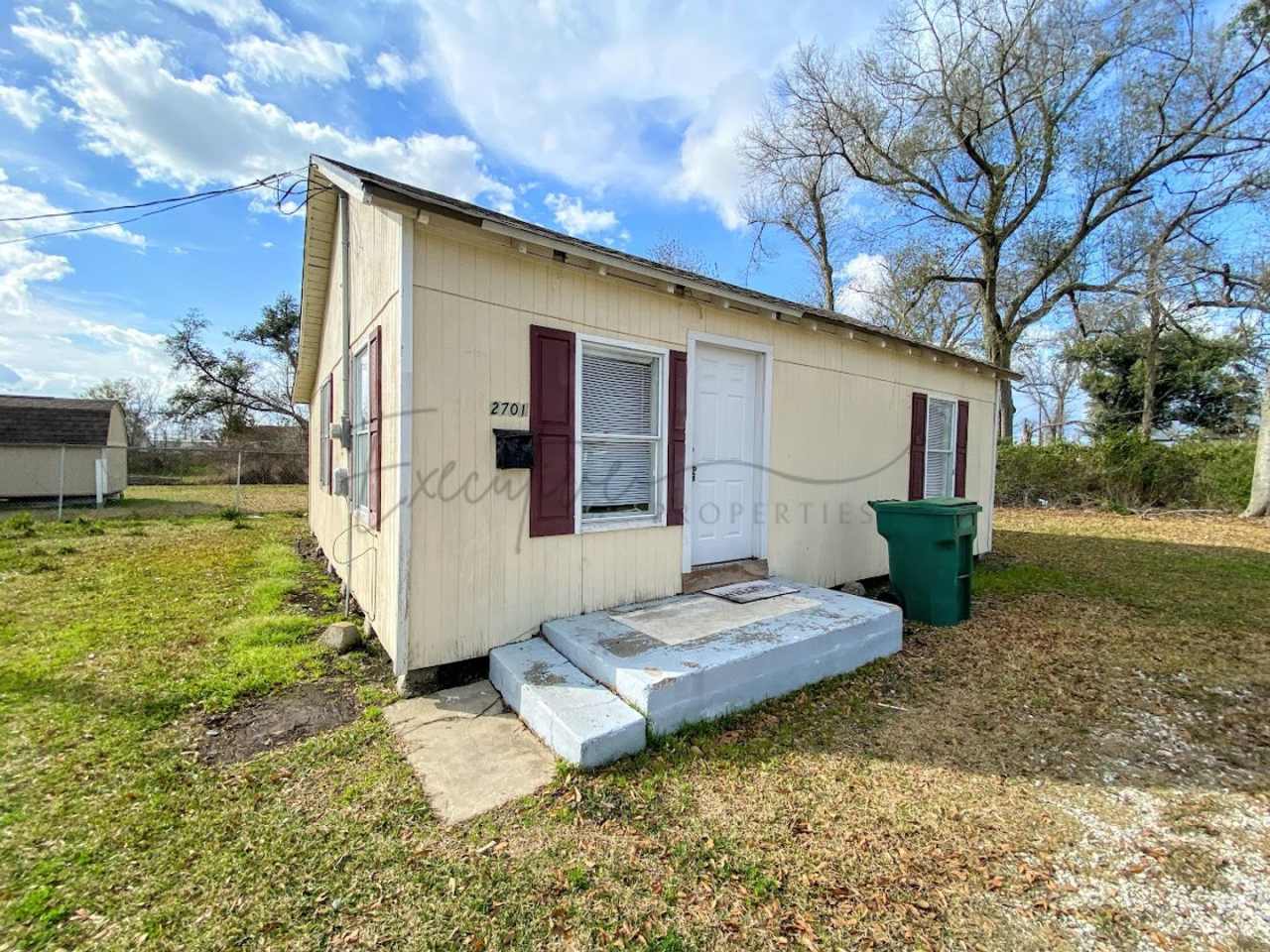 2-Bed, 1-Bath Home in Lake Charles - Deposit-Free Move-In Option Available!
