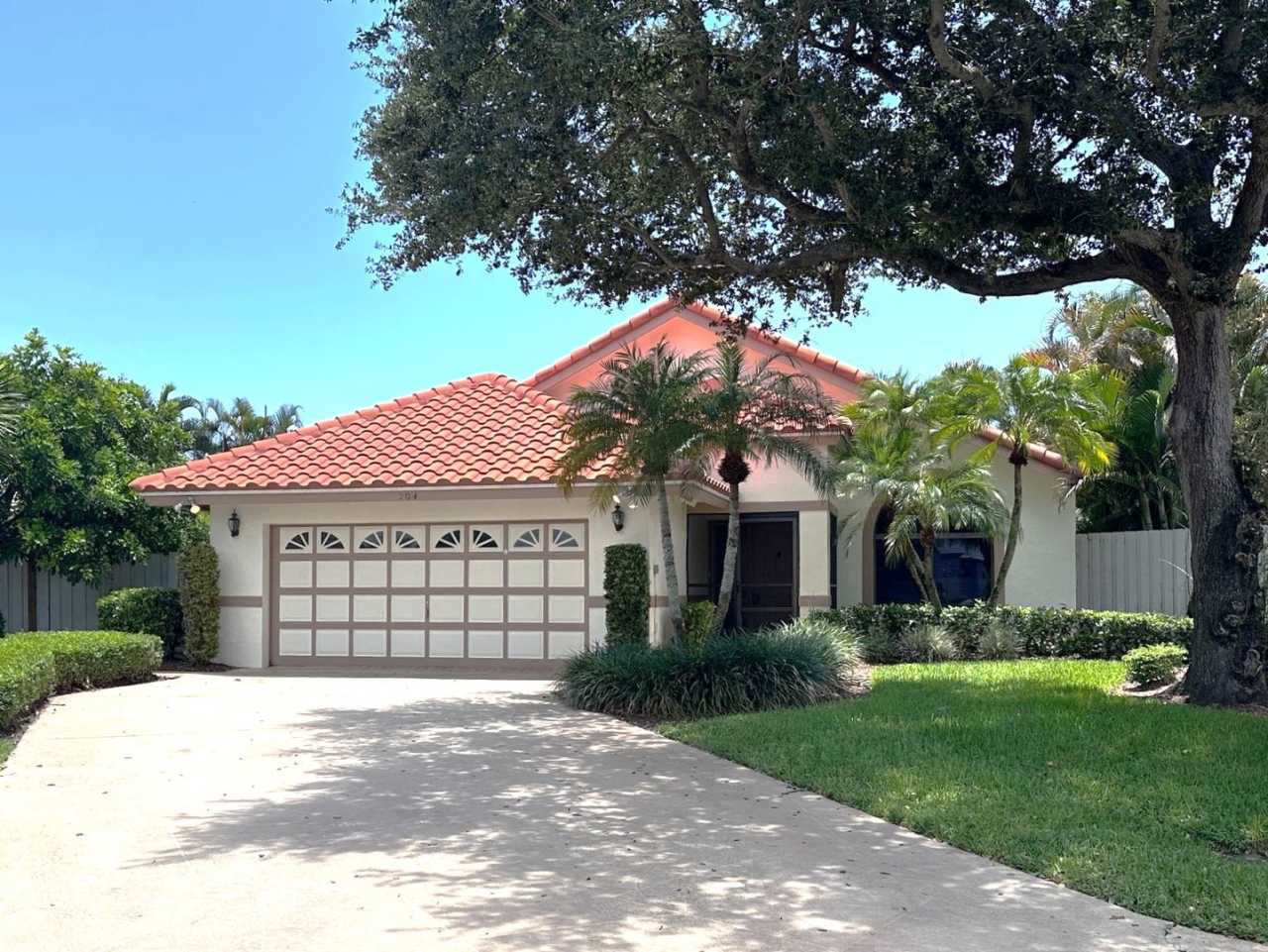 Beautiful 3BD/2BA Single family Home In Boynton Beach! *Pool  Spa*