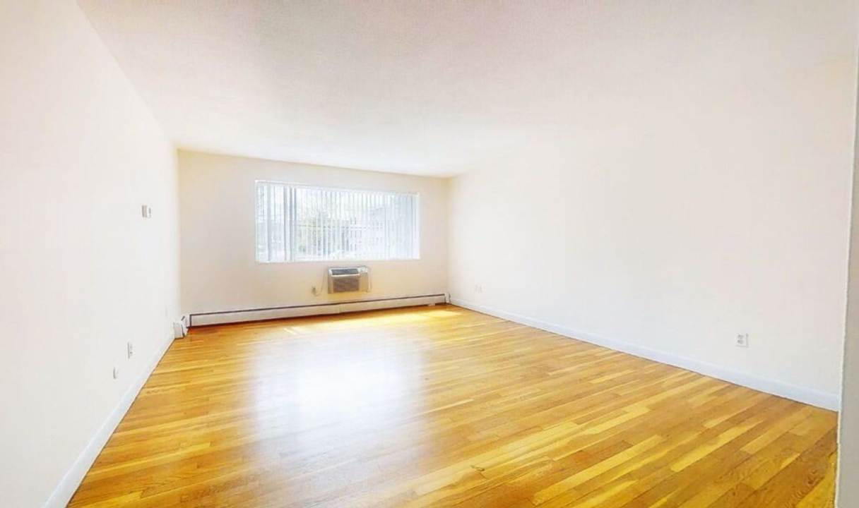 Two Bedroom - 730sf - garden level - $2450.