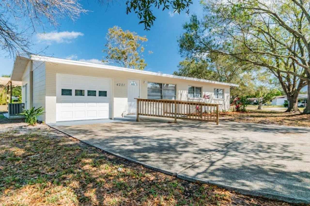 PRICE JUST REDUCED 3/2/1 1389 Sq. Ft. on a huge corner lot with granite  custom tile work!!