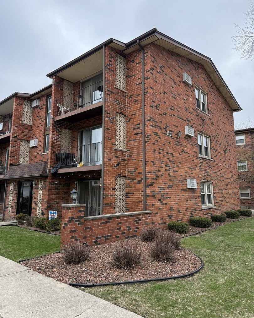 6308 W 64th Place