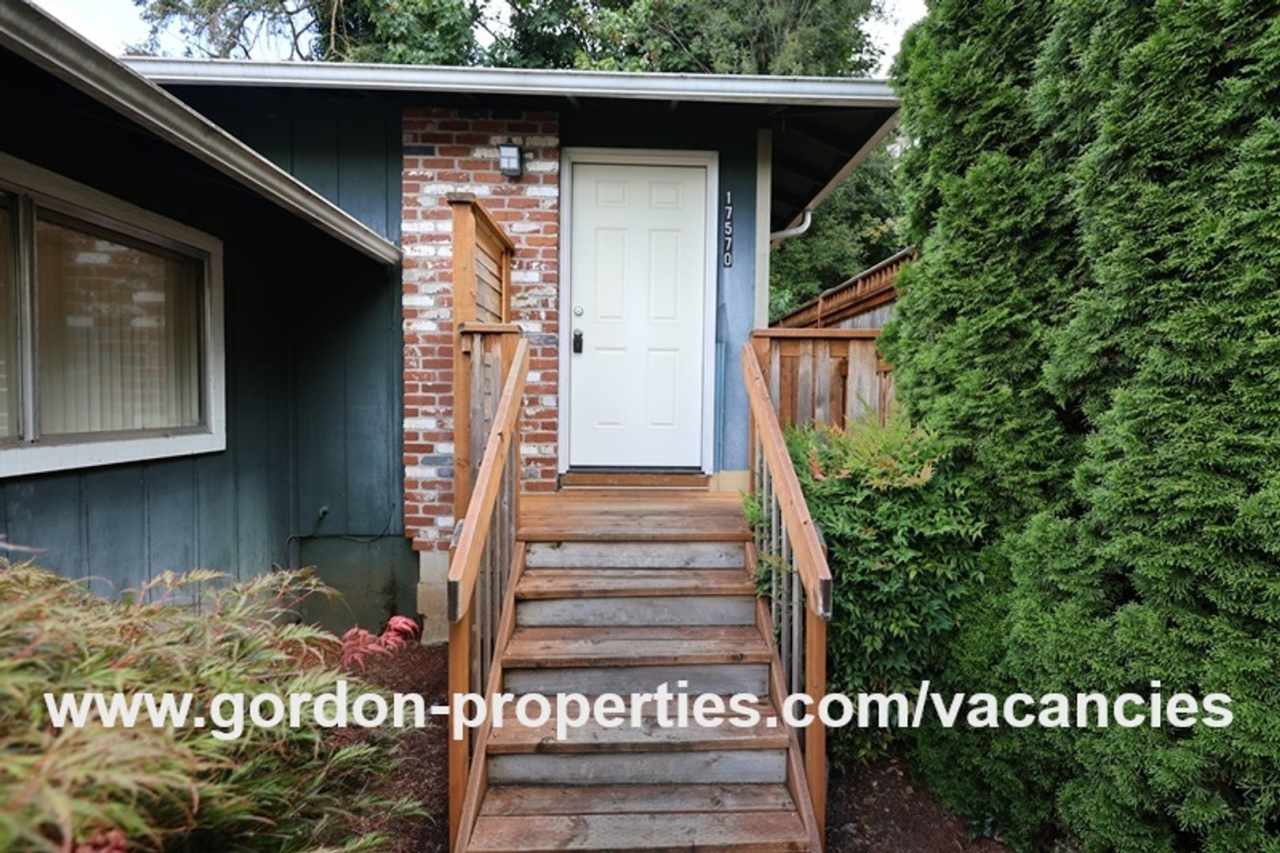 Webster Rd - Gladstone 2 bedroom duplex