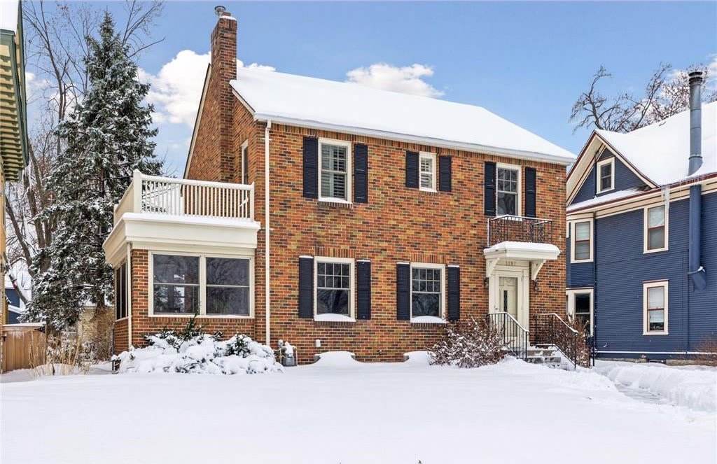 1197 Como Boulevard W