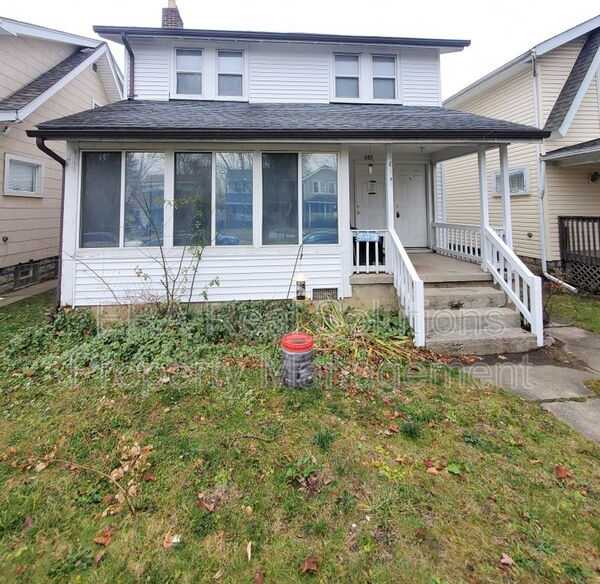 685 1/2 Ogden Avenue