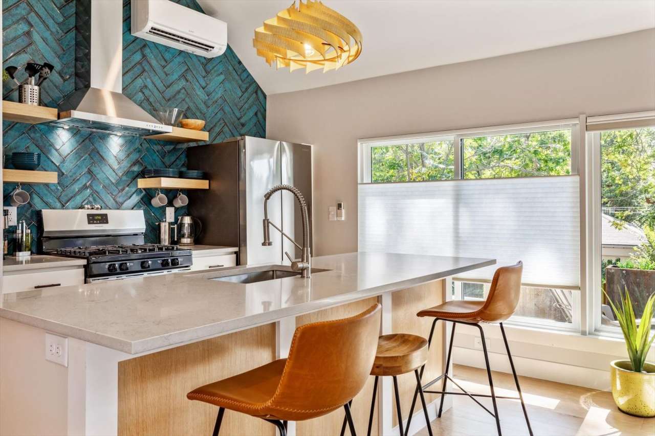 One Bedroom furnished ADU/apartment in The Highlands.