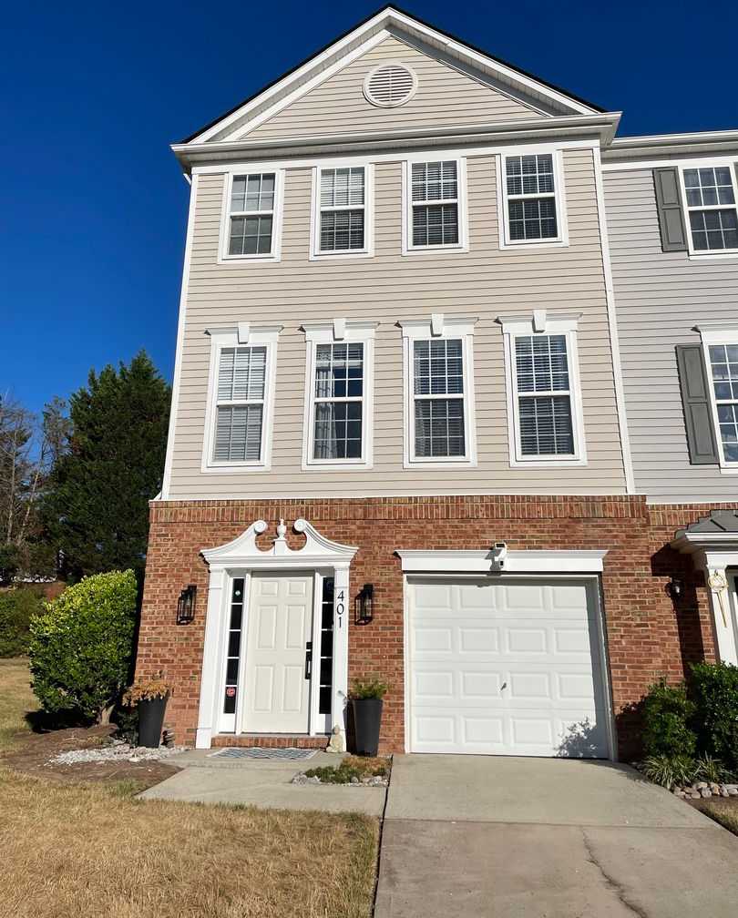 Fantastic Location! Updated 3 bedroom townhouse * Fully Furnished * Available!