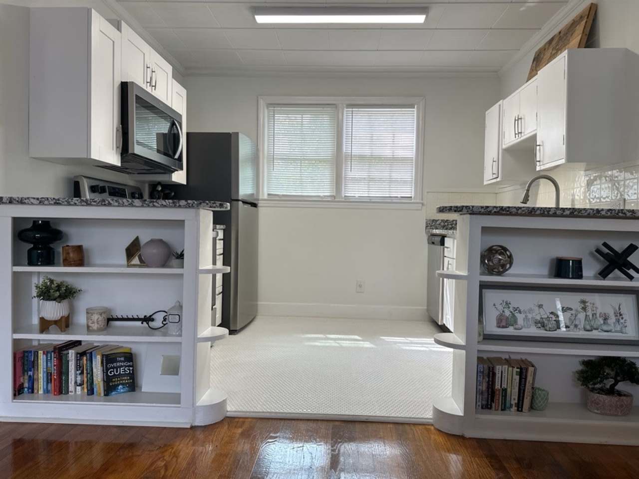 $999 - Charming Furnished Single-Family Unit in Academy Baker Neighborhood- Conveniently located near the Medical District.