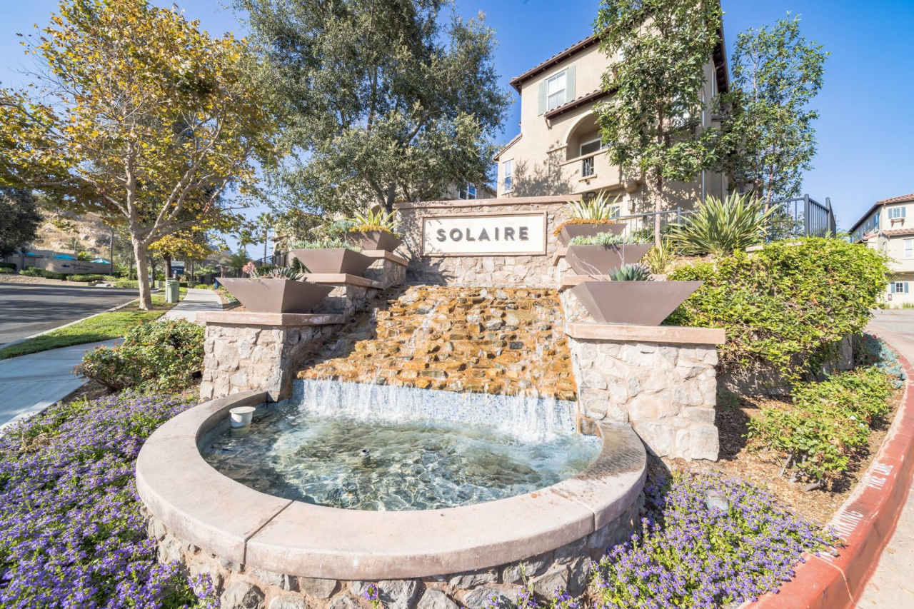 Charming 2-Bed / 2.5-Bath Townhouse in the Solaire Community