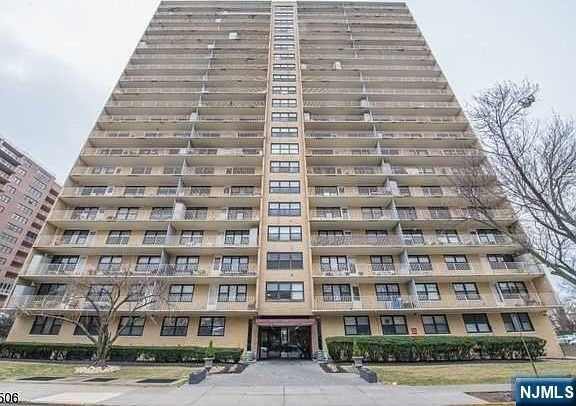 285 Aycrigg Avenue 22D