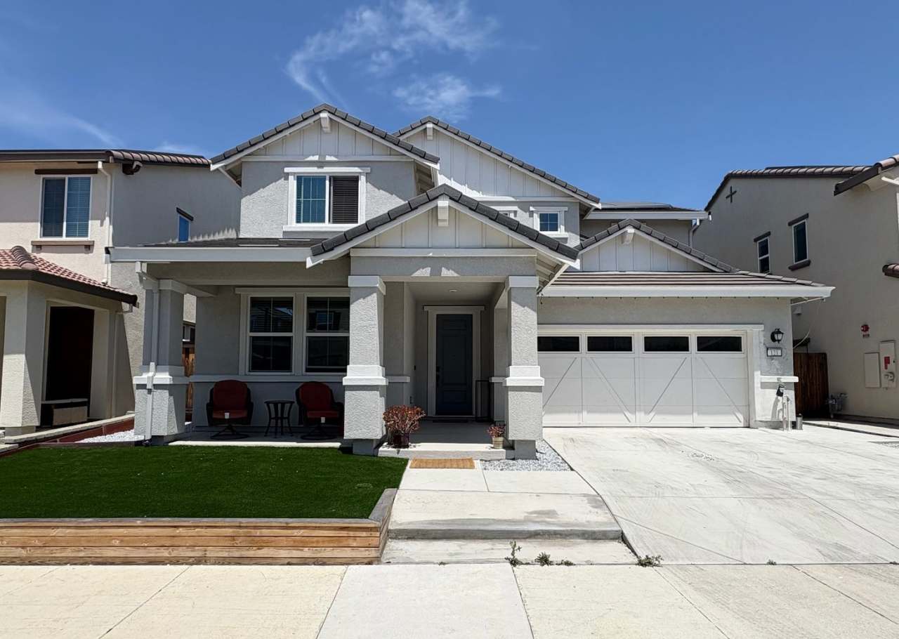 Beautiful 4 Bed 3 Full Bath Home with Solar in Brentwood