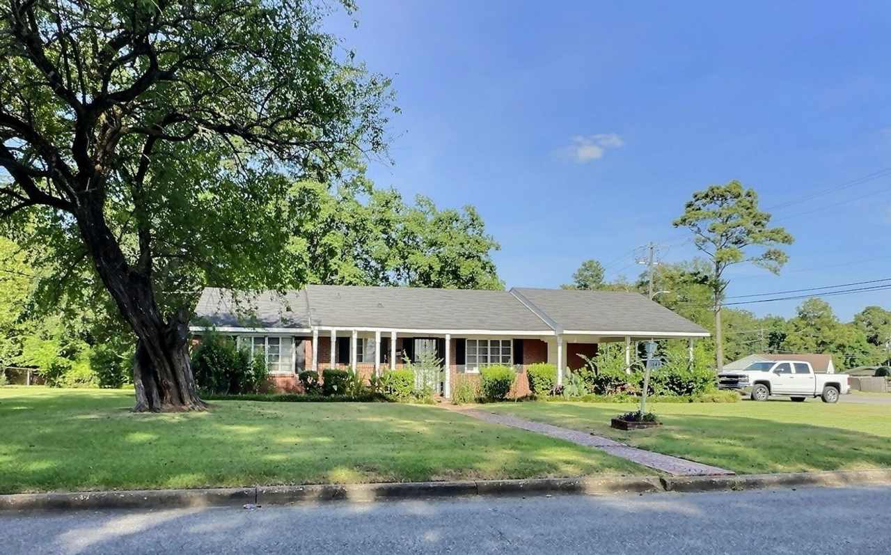 Updated 3 Bed 1 Bath! First Month's rent FREE!