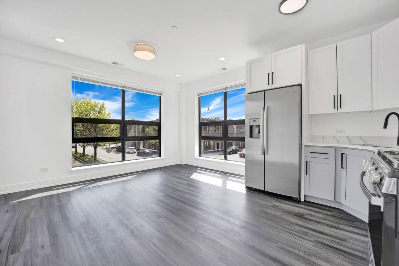 4350 West Lawrence Avenue