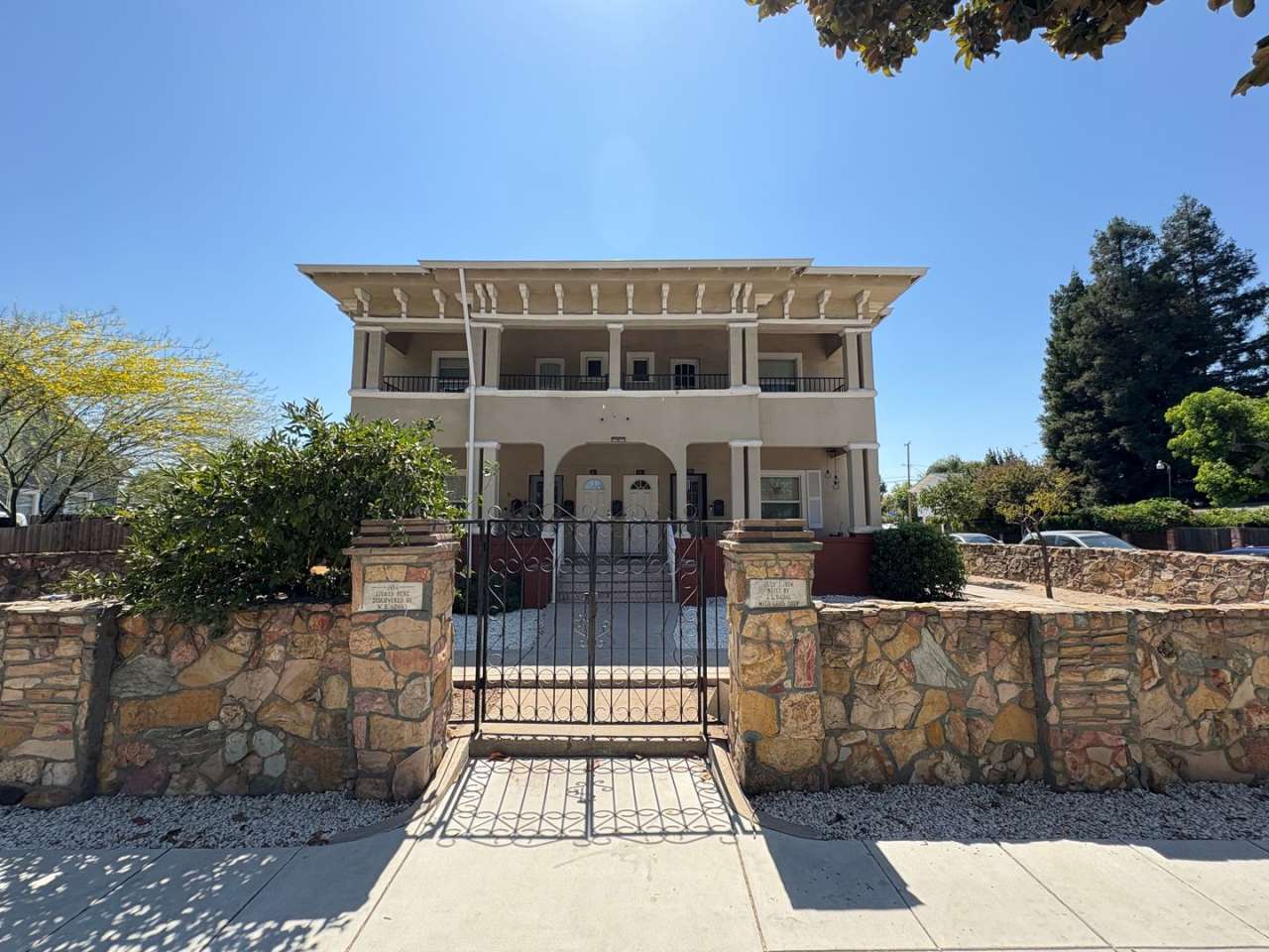 Spacious two bedroom conveniently located near downtown