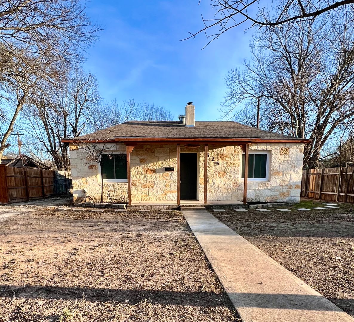 Adorable Cottage on Lytle