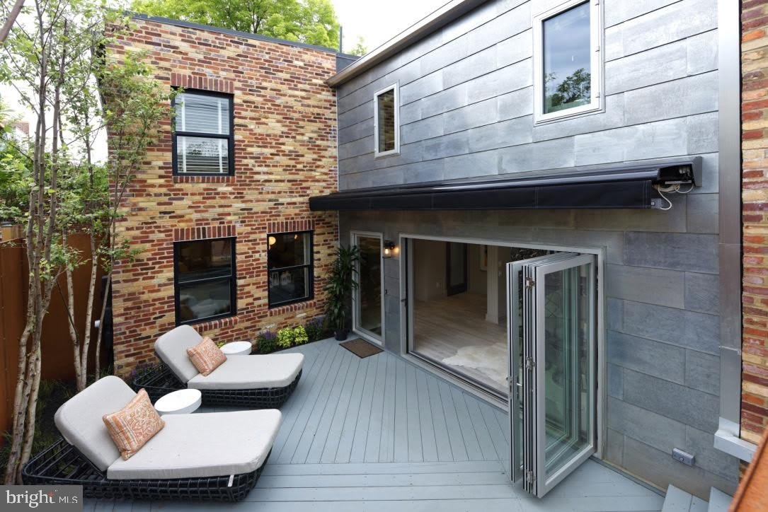 322 ADOLF CLUSS COURT SE