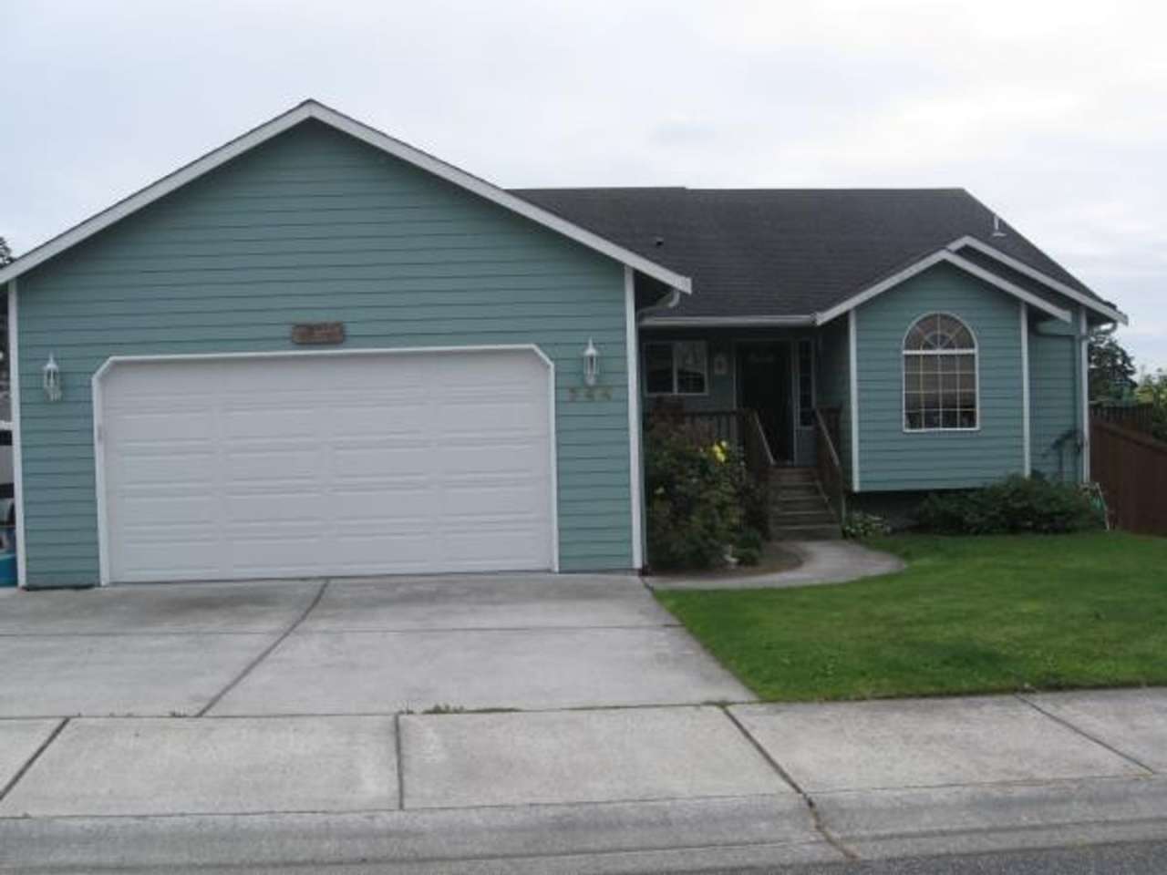 Large 4 bedroom house that is Pet Friendly!