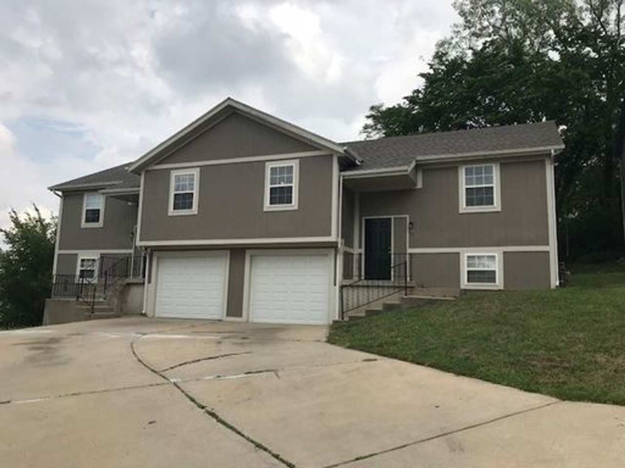 Beautiful 3 Bedroom 2 Bath Duplex!