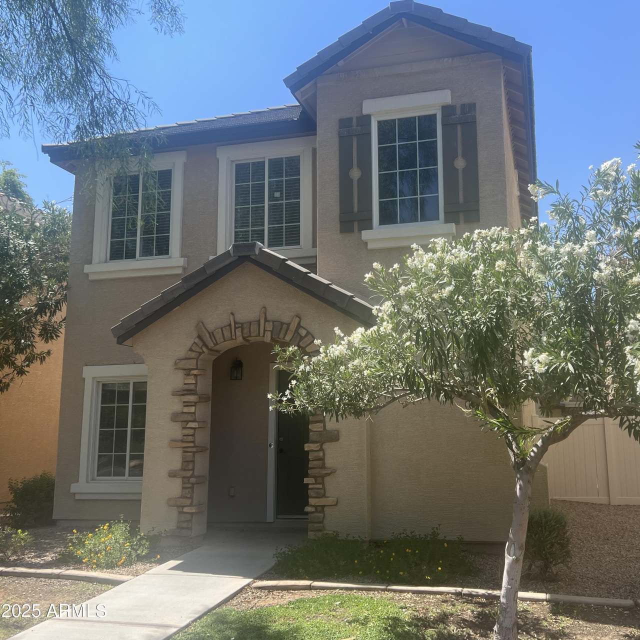 4075 E WINDSOR Drive