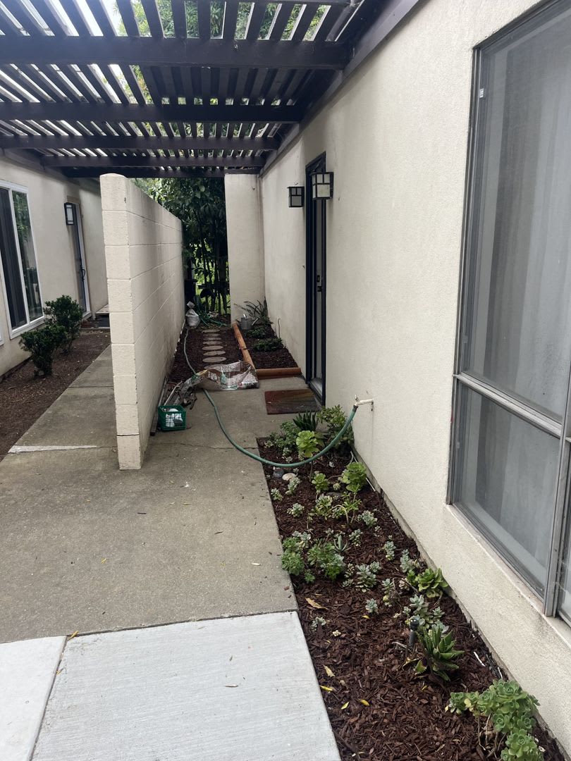 2 Bedroom/ 2 Bath Condo with Community Pool