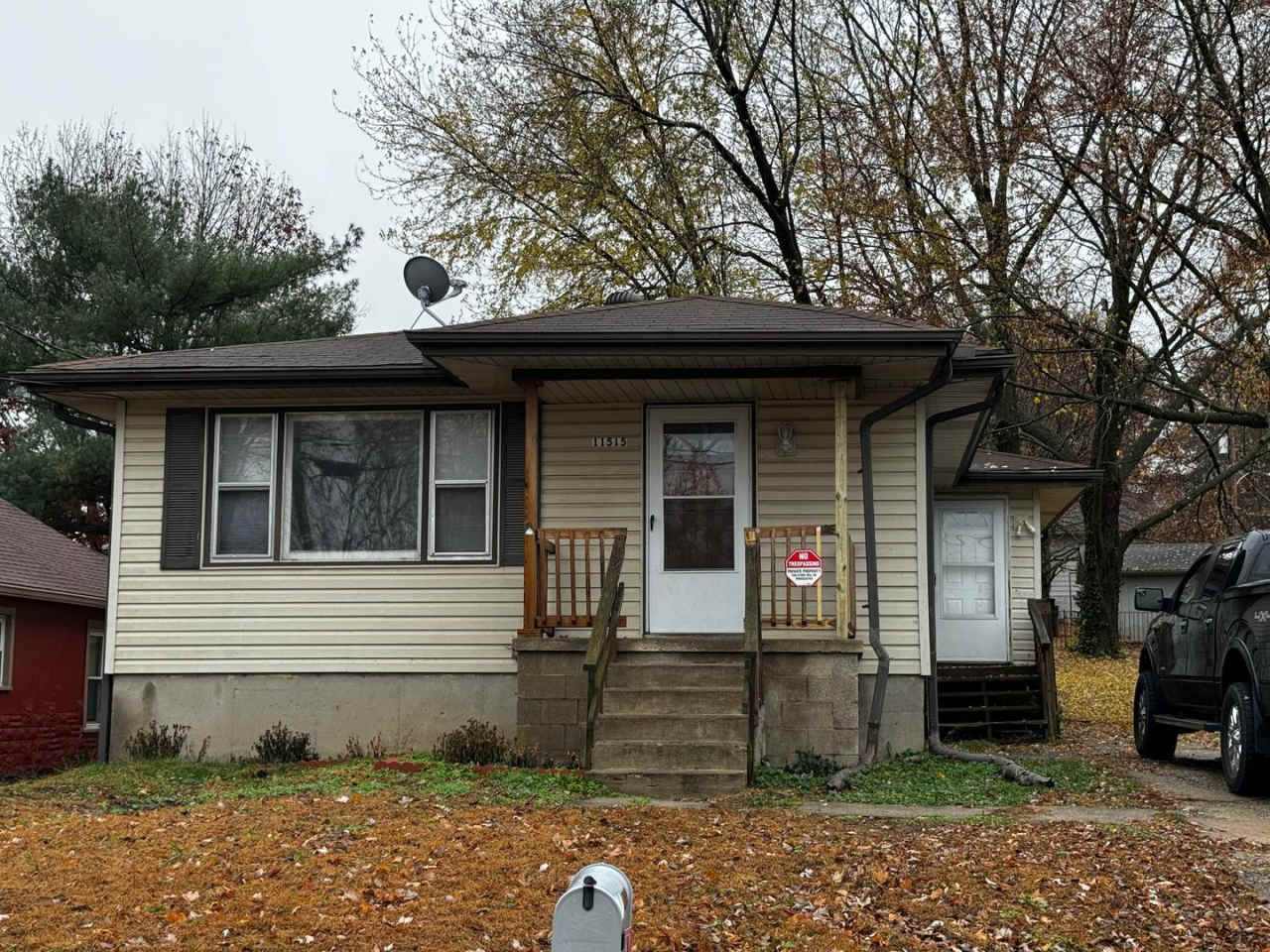 11515 Hackett St – 3 Bed / 1 Bath Home in Sugar Creek, MO This charming 3-bedroom, 1-bath home is located in the heart of Sugar Creek, MO and offers comfortable living with convenient features throughout.