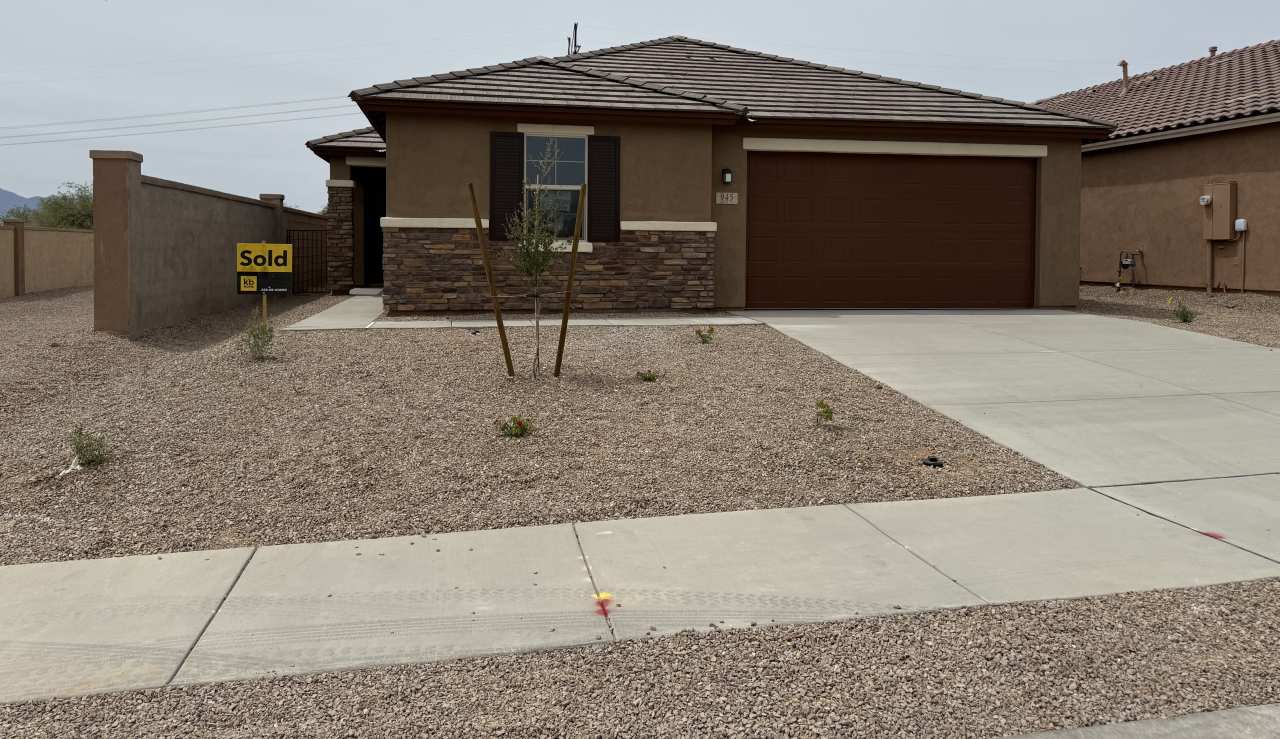 945 West Calle Alta Curva