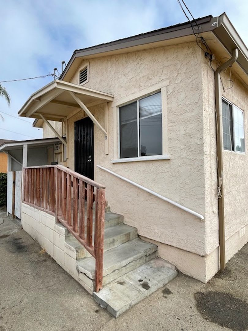 2 bedroom 1 bathroom with A/C