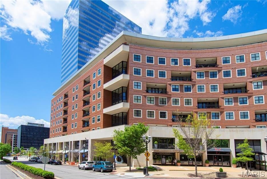 155 Carondelet Plaza