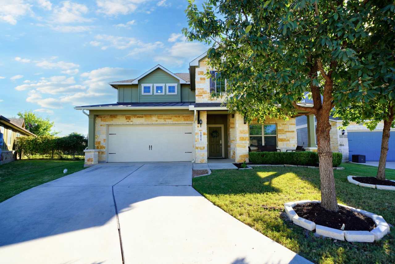 Executive 5-Bedroom Home in Coveted Crossvine Subdivision - Realtor Commission: $750