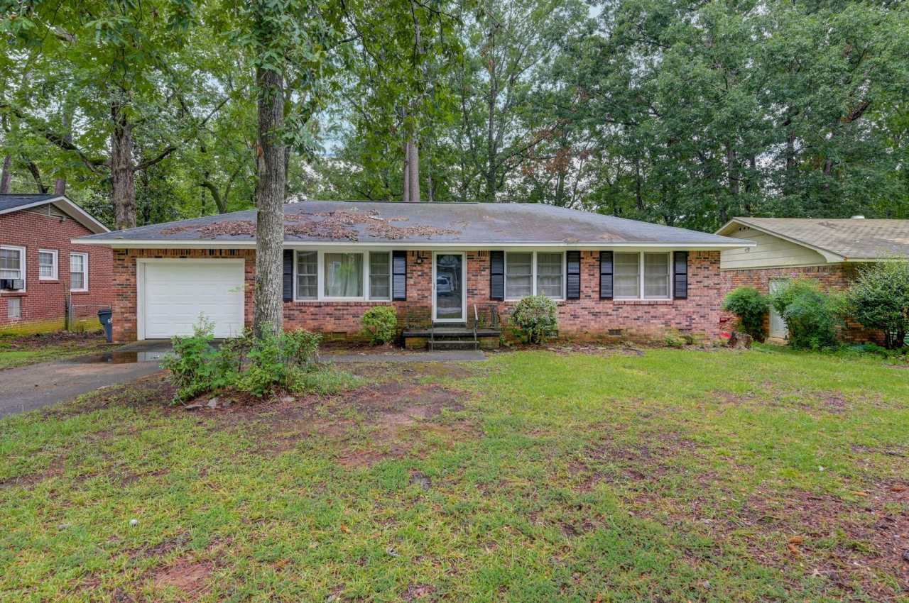 Newly Updated 3 Bedroom Home with Spacious Fenced Yard and Garage in Columbia!