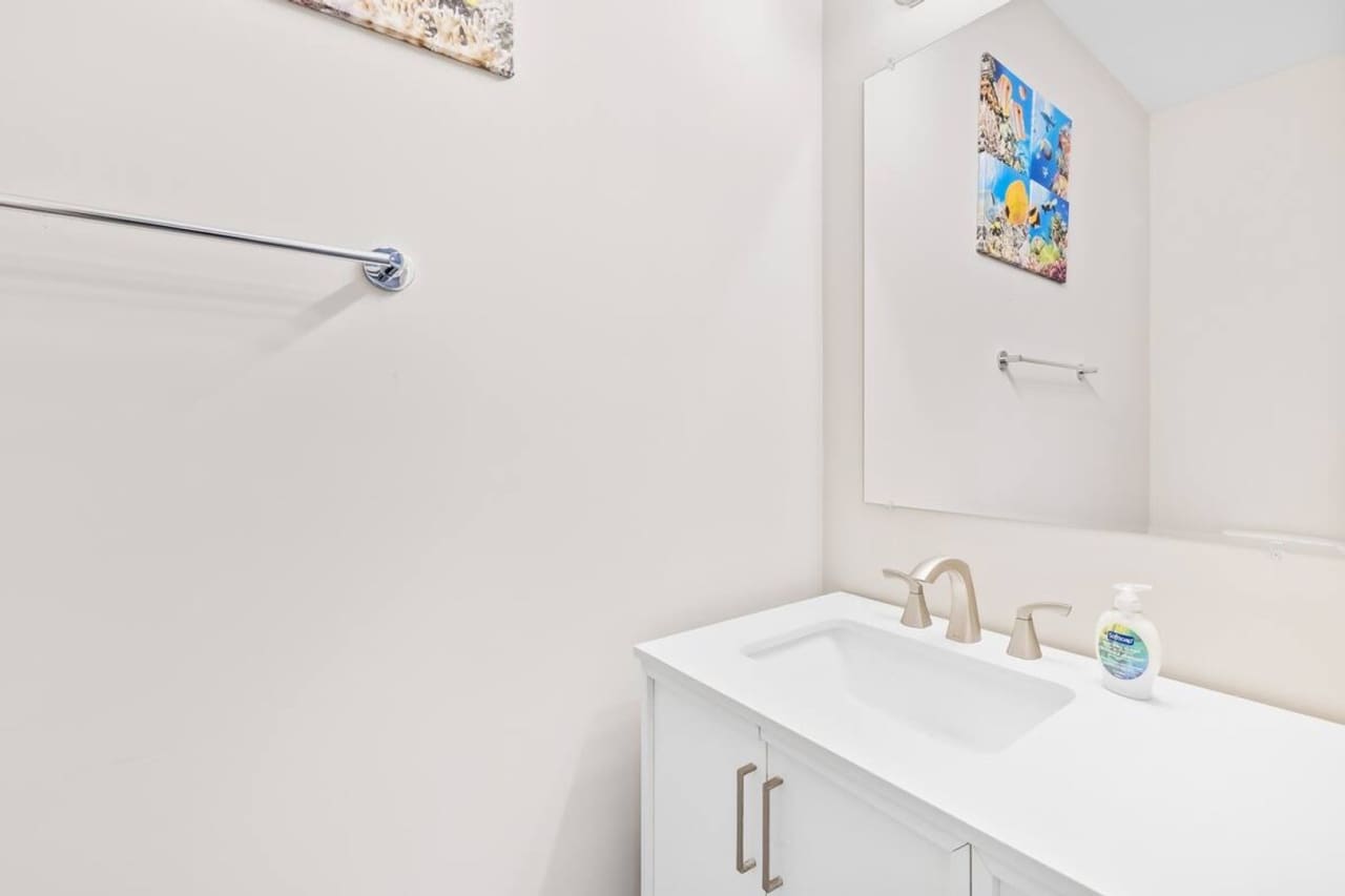 Room in 3 Bedroom Home at Kings Mountain St